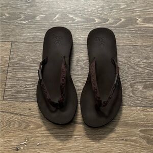 Reef Women’s chocolate brown size 7 sandals